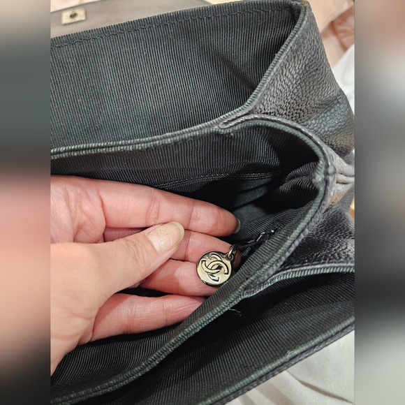 ❌️SOLD❌️⚜️Vintage ⚜️Chanel Black Caviar 'CC' Backpack - Picture 13 of 16